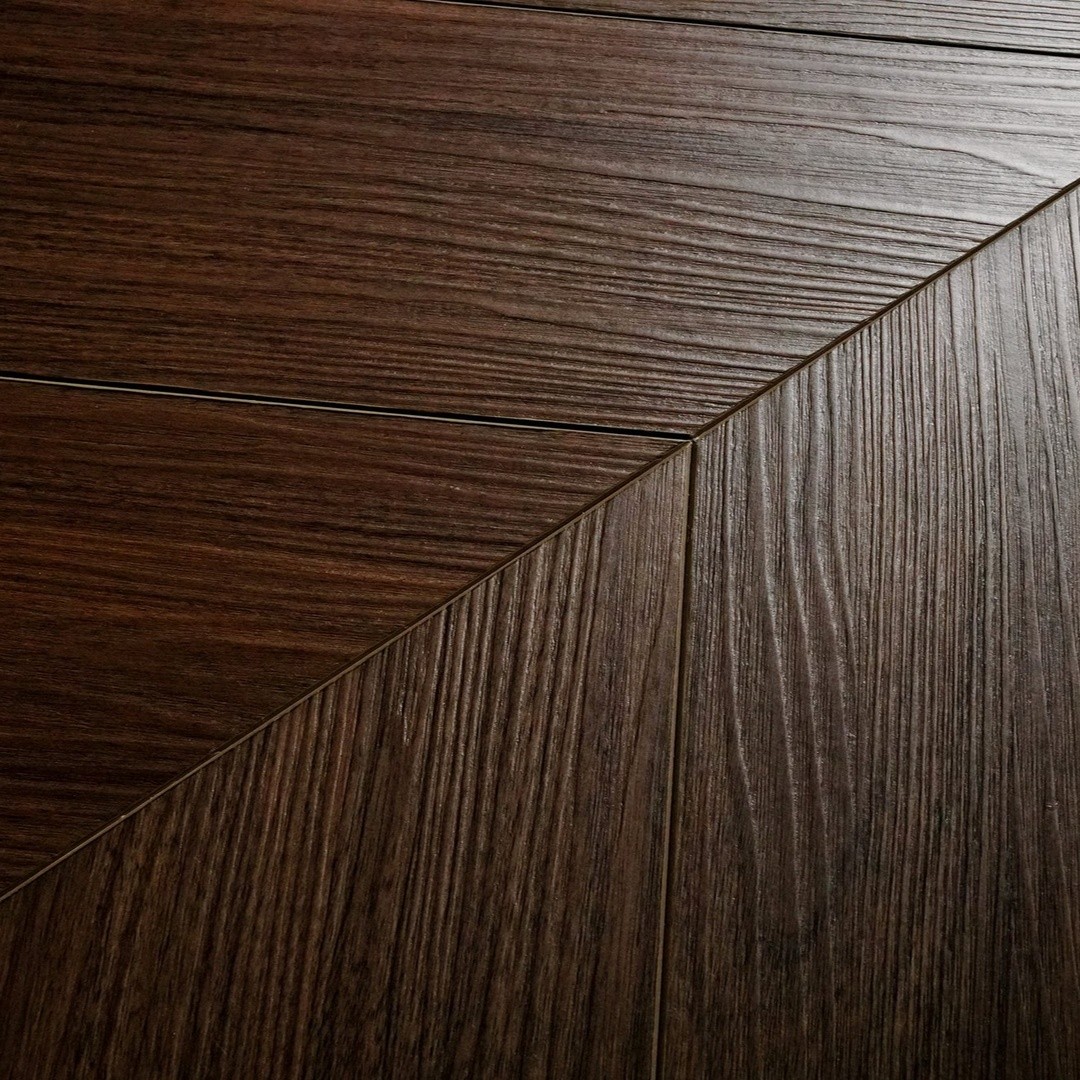 Усовершенствованный кварцевый SPC ламинат DAMY FLOOR Chevron 4V 43кл DF08-Ch Блуа Усовершенствованный кварцевый SPC ламинат DAMY FLOOR Chevron 4V 43кл DF08-Ch Блуа